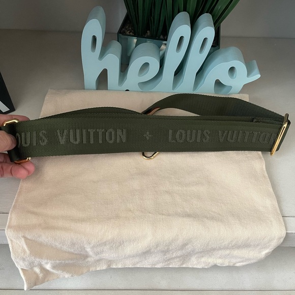 Louis Vuitton - Picture 7 of 11